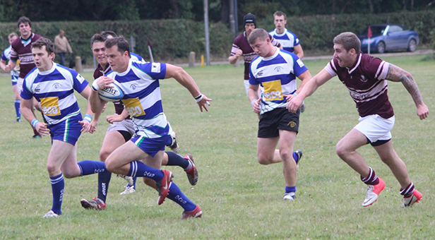 Oakmeadians RFC playing rugby