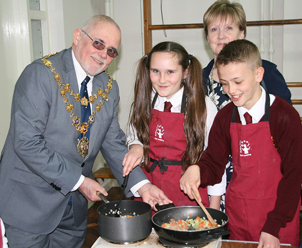 Christchurch-pupils-get-cooking-post