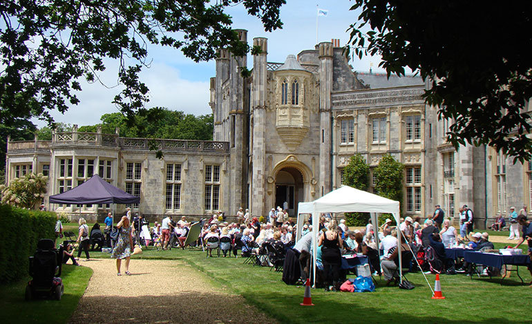 Flog it! at Highcliffe Castle