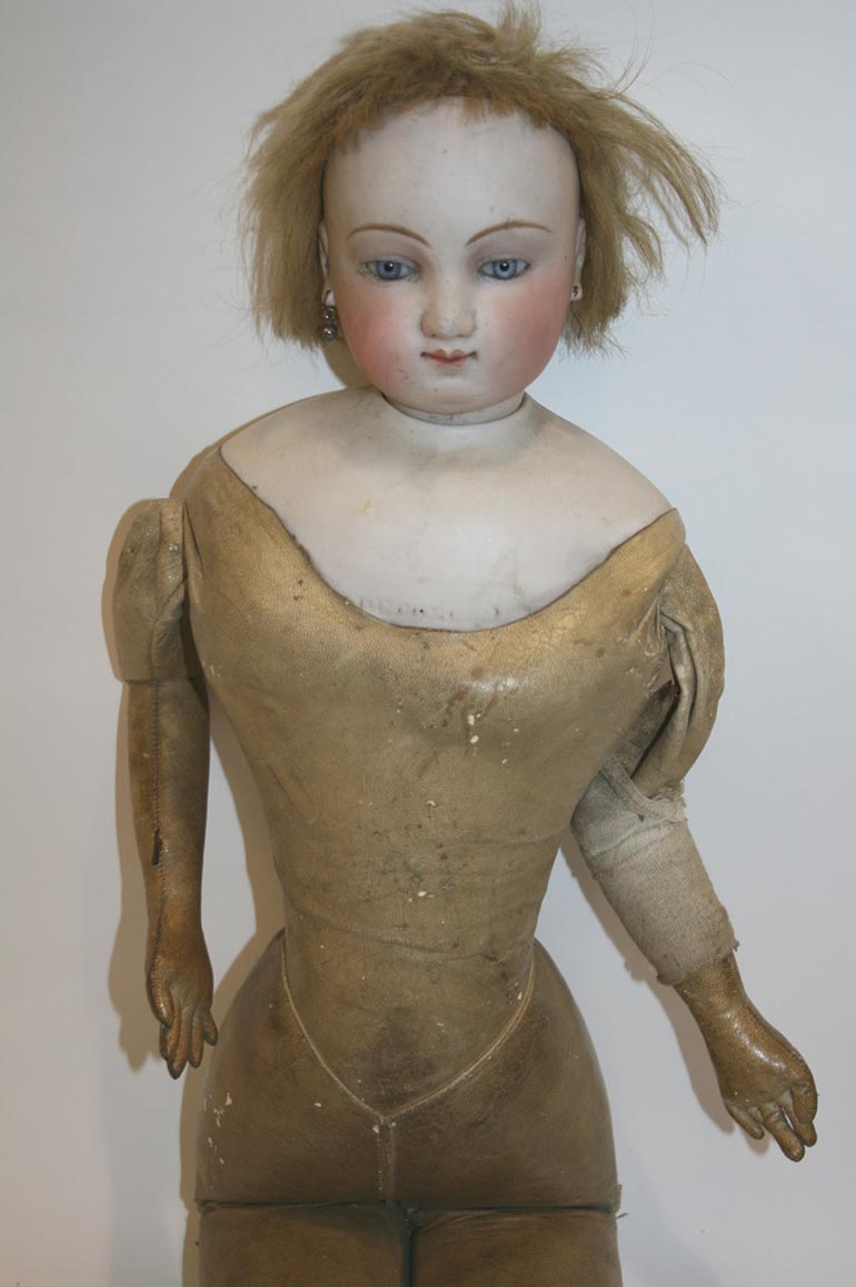 Rare French fashion doll to be auctioned in Dorset