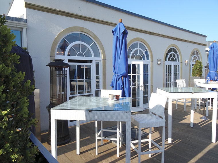 Upper Deck Bar & Restaurant