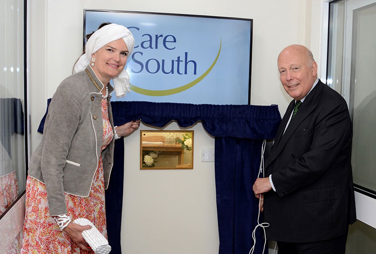 Lord and Lady Fellowes unveiling the plaque at Alexandra House