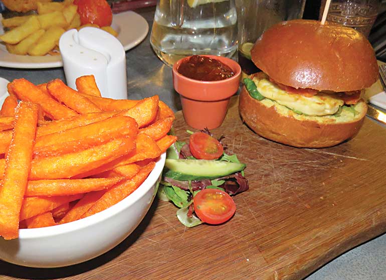 The George Inn Halloumi Burger