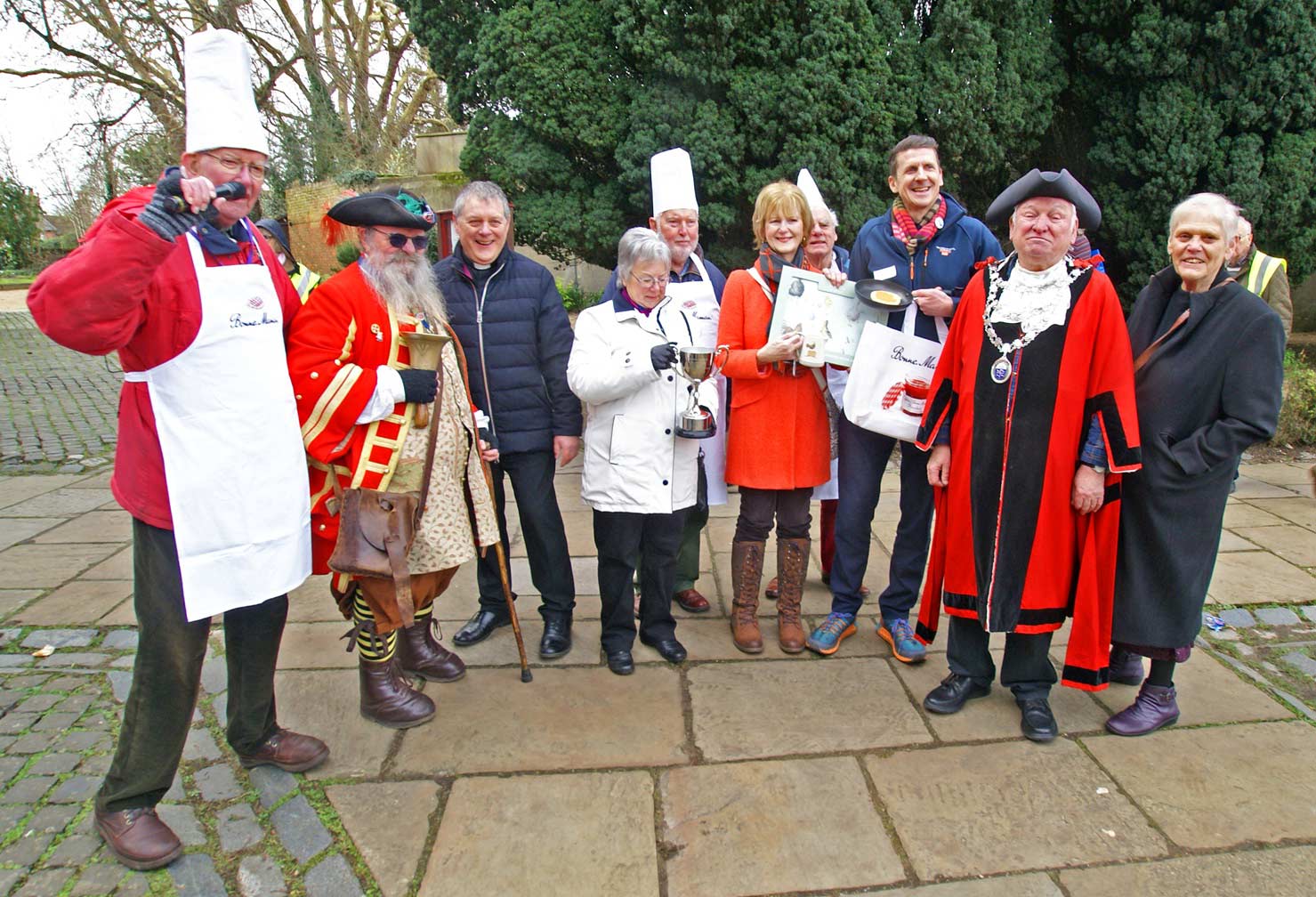 News editor Marilyn Barber presented prizes to the winner of the Adult race, Stuart Faulkner. Stuart also received the John Loader Memorial Cup, presented by Kathy Curtler. Photo by Gordon Edgar.